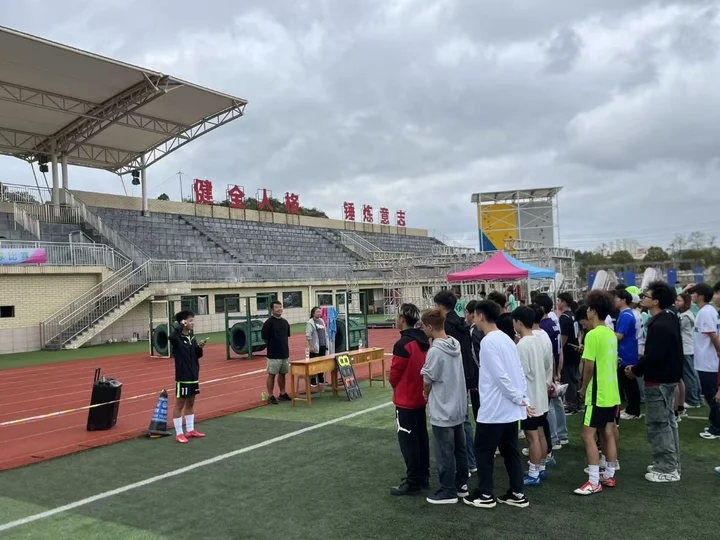 新葡萄AMG官方网站第十一届体育艺术节足球比赛开幕15支队伍绿茵逐梦