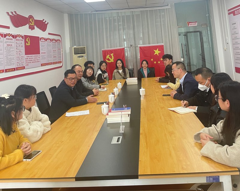 法学院领导带领学生前往修文县人民法院实习