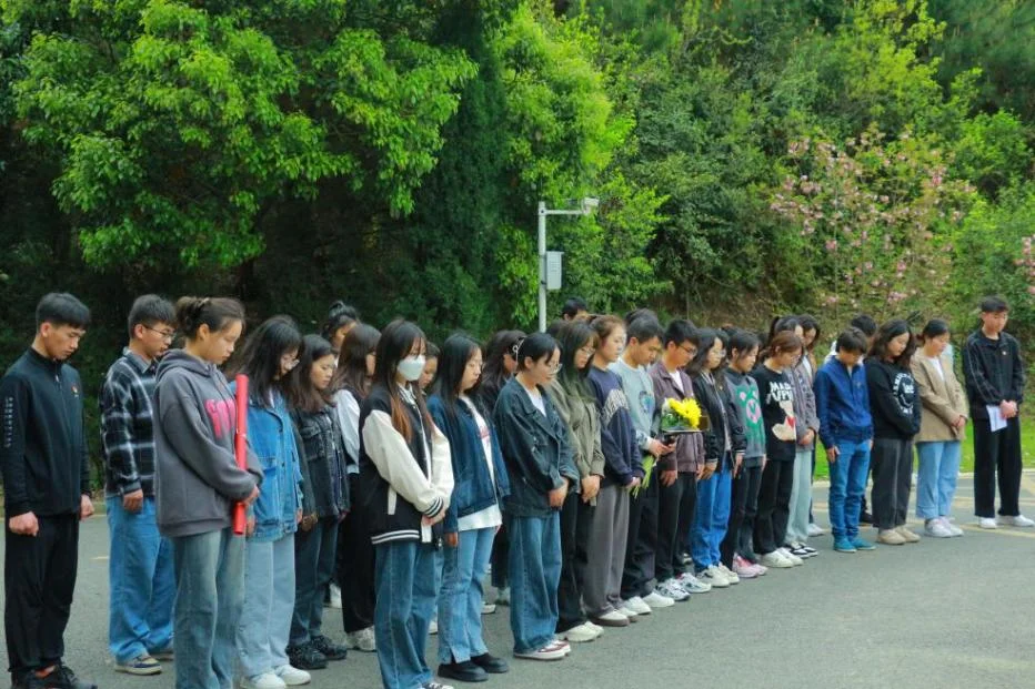 MoAiXianChang_MnQwVV4.max-1600x1600.form